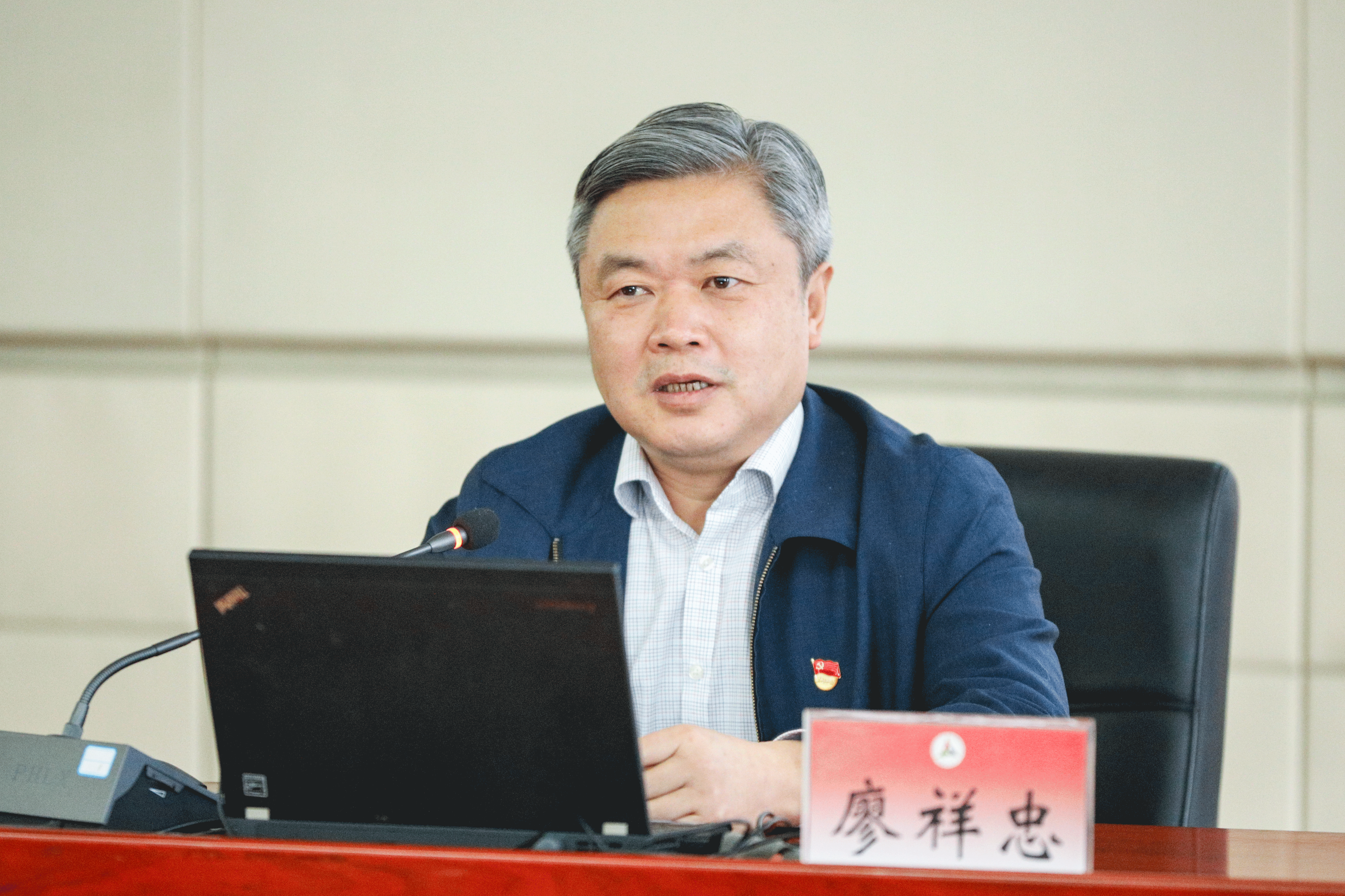 述职汇报后,学校党委书记,校长廖祥忠作了总结发言.